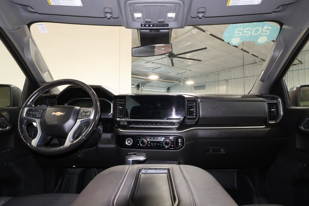 Used 2022 Chevrolet Silverado 1500 LT AWD/4WD image 29
