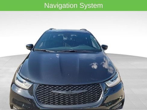 Used 2023 Chrysler Pacifica Limited w/ S Appearance Package AWD/4WD image 4