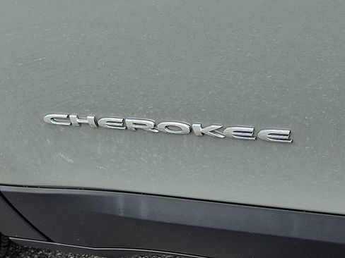 Certified 2019 Jeep Cherokee Limited w/ Trailer Tow Group AWD/4WD image 36