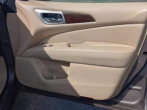 Used 2014 Nissan Pathfinder Platinum image 23