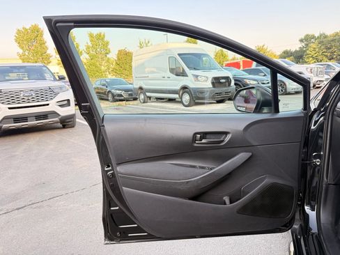 Used 2022 Toyota Corolla LE FWD image 13