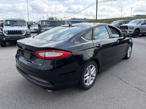Used 2016 Ford Fusion SE image 11