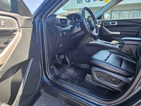 Used 2023 Ford Explorer XLT w/ Equipment Group 202A AWD/4WD image 13