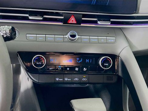 Used 2024 Hyundai Elantra SEL image 16