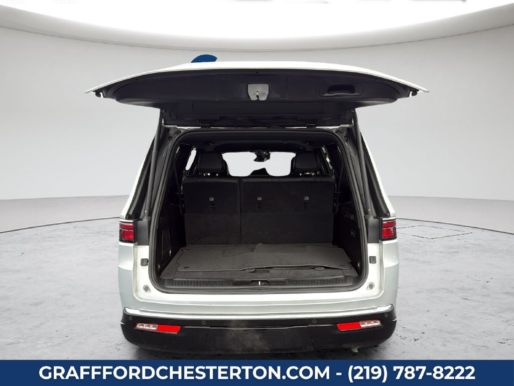 Used 2024 Jeep Wagoneer L Series III AWD/4WD image 15