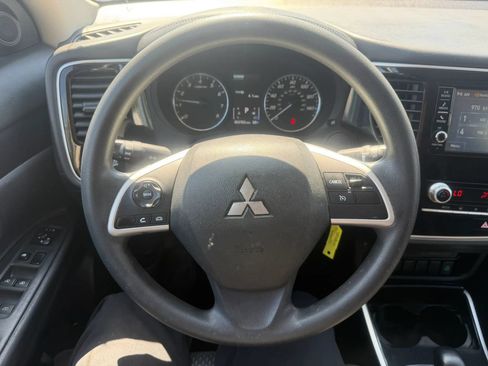 Used 2020 Mitsubishi Outlander ES AWD/4WD image 12