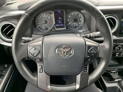 Used 2018 Toyota Tacoma TRD Sport image 19