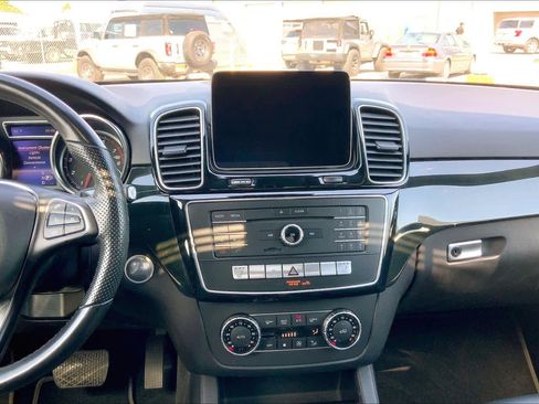 Used 2018 Mercedes-Benz GLE 350 4MATIC image 7