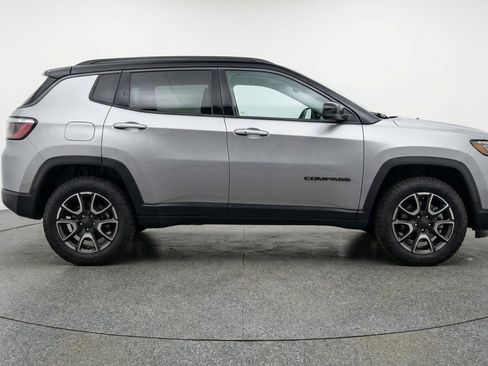 Used 2025 Jeep Compass Trailhawk AWD/4WD image 11