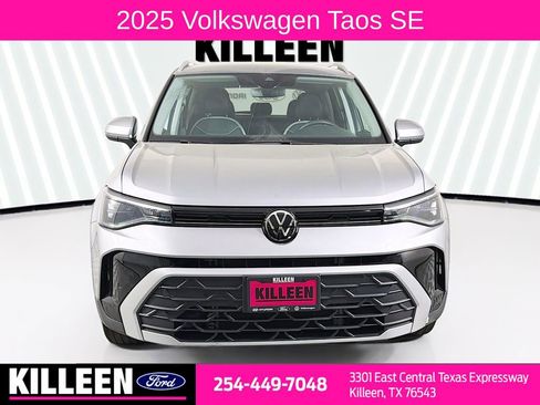 Used 2025 Volkswagen Taos SE image 2