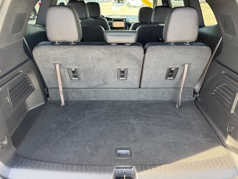 Used 2025 GMC Acadia AT4 w/ Super Cruise Package image 17