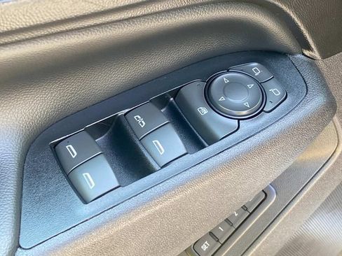 Used 2018 Chevrolet Equinox Premier FWD image 13