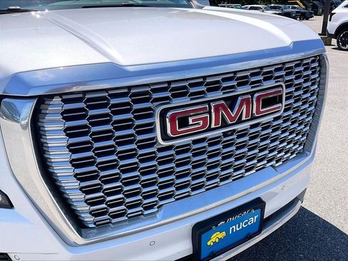 Used 2022 GMC Yukon Denali w/ Denali Premium Package AWD/4WD image 31