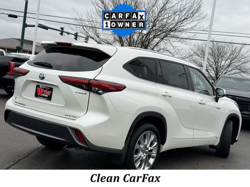 Used 2021 Toyota Highlander Limited image 3