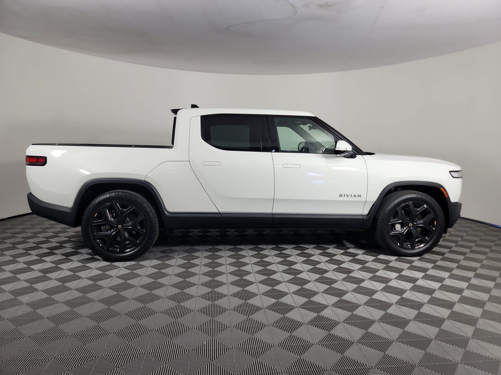 Used 2024 Rivian R1T Adventure Dual AWD/4WD image 6