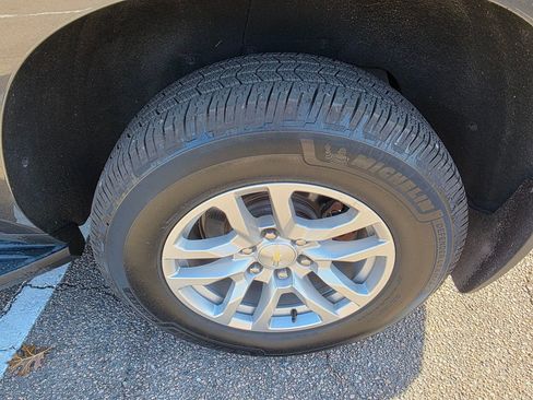 Used 2021 Chevrolet Suburban LT image 31