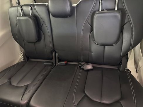 Used 2023 Chrysler Pacifica Touring-L FWD image 30