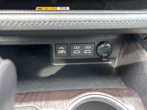 Used 2023 Toyota Highlander Limited image 22