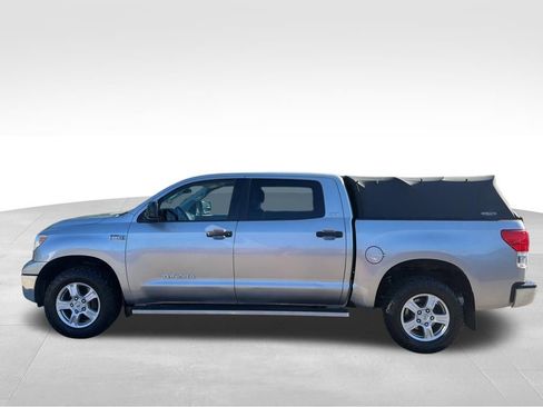 Used 2010 Toyota Tundra 4x4 CrewMax image 2