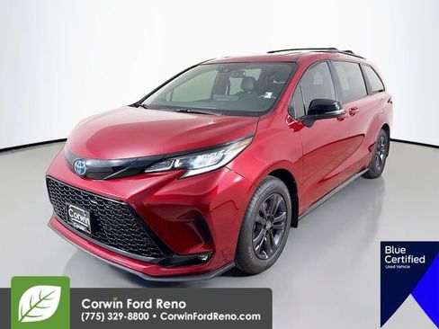 Used 2025 Toyota Sienna XSE w/ XSE Premium Package AWD/4WD image 4