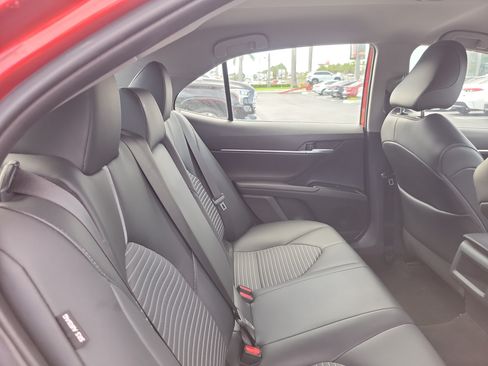 Used 2020 Toyota Camry SE FWD image 15