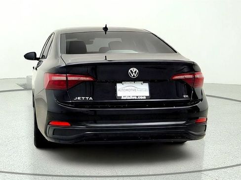 Used 2022 Volkswagen Jetta SE FWD image 6