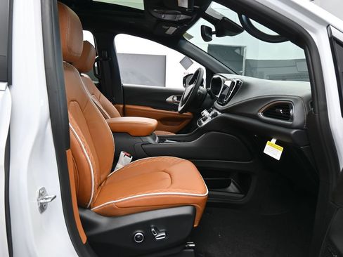 New 2026 Chrysler Pacifica Pinnacle image 53