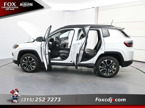 Used 2022 Jeep Compass Limited image 34