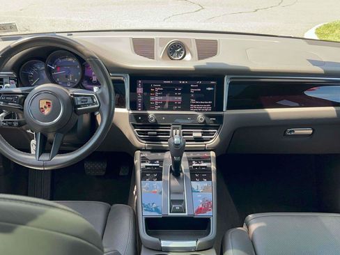 Used 2022 Porsche Macan AWD/4WD image 29