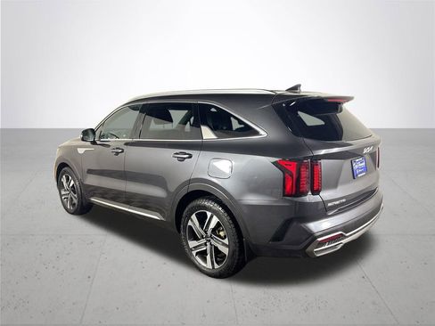 Certified 2023 Kia Sorento EX image 9