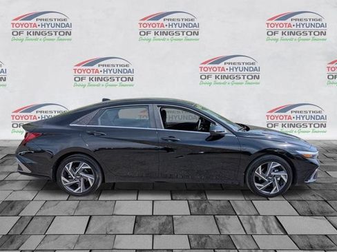 Certified 2025 Hyundai Elantra SEL FWD image 2