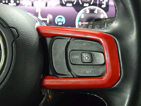 Used 2018 Jeep Wrangler Unlimited Sahara AWD/4WD image 27