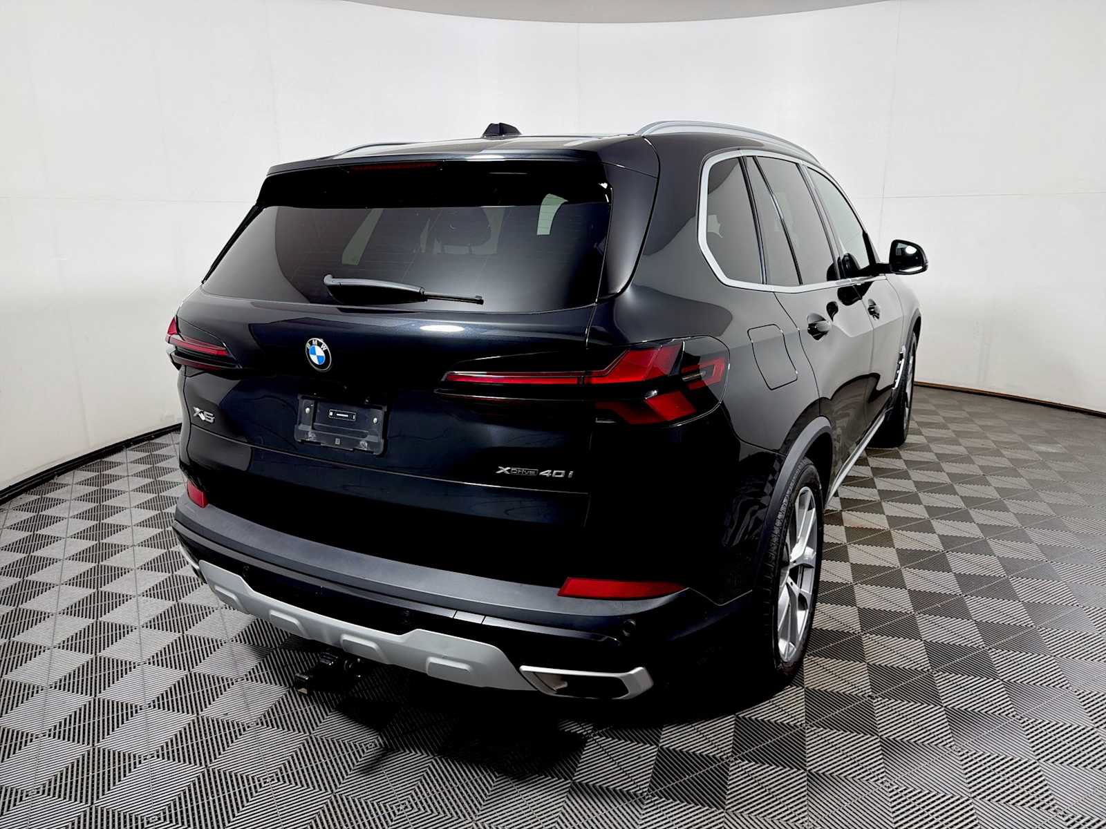 Used 2024 BMW X5 xDrive40i w/ Premium Package AWD/4WD image 6