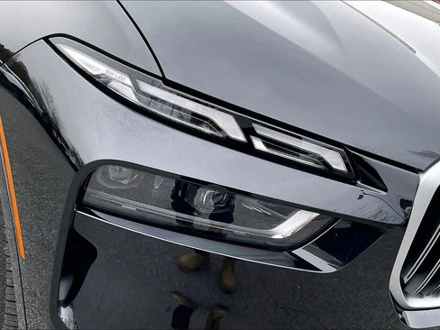 Used 2025 BMW X7 xDrive40i w/ Premium Package image 30