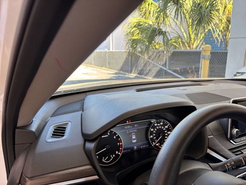 Used 2025 Nissan Altima 2.5 SV FWD image 34