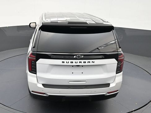 Used 2025 Chevrolet Suburban LS RWD image 14
