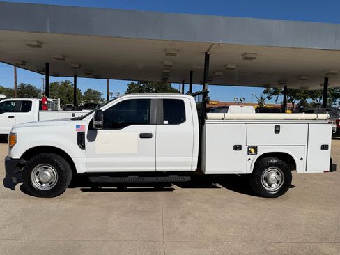 Used 2017 Ford F250 XL w/ Power Equipment Group image 2