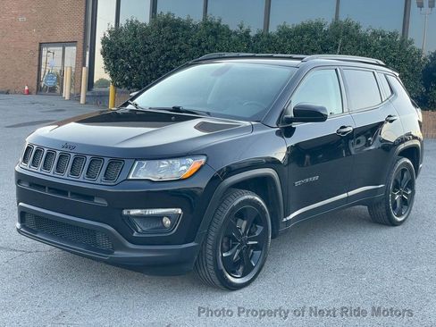 Used 2018 Jeep Compass Latitude image 3