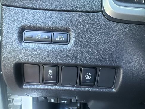 Used 2023 Nissan Murano S AWD/4WD image 28