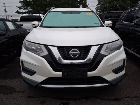 Used 2018 Nissan Rogue SV FWD image 3