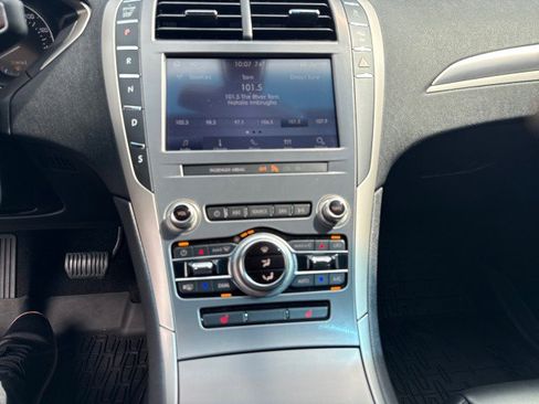 Used 2020 Lincoln MKZ FWD image 20