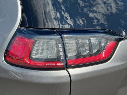 Used 2020 Jeep Cherokee Latitude Plus image 10