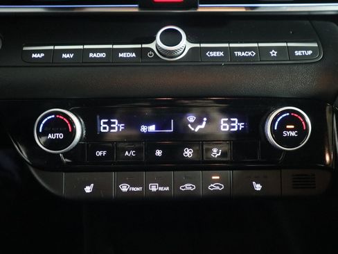 Used 2025 Hyundai Elantra SEL image 34