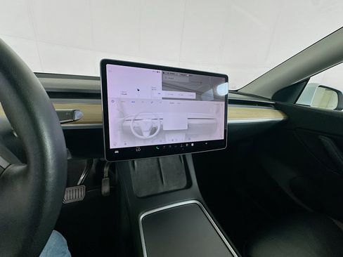 Used 2021 Tesla Model Y Long Range image 23