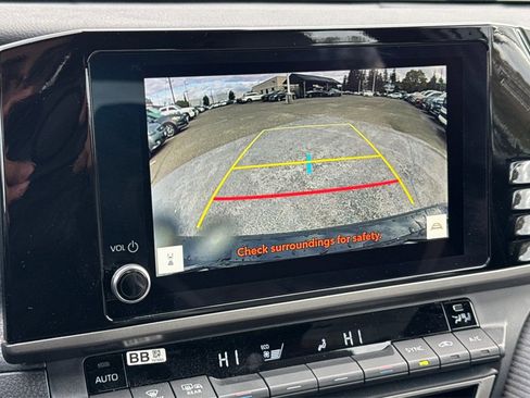 Used 2025 Toyota Camry SE image 18