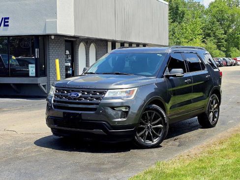 Used 2018 Ford Explorer XLT w/ XLT Appearance Package AWD/4WD image 2
