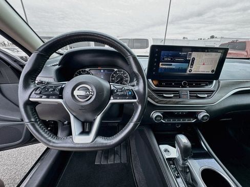 Used 2024 Nissan Altima 2.5 SL AWD/4WD image 10