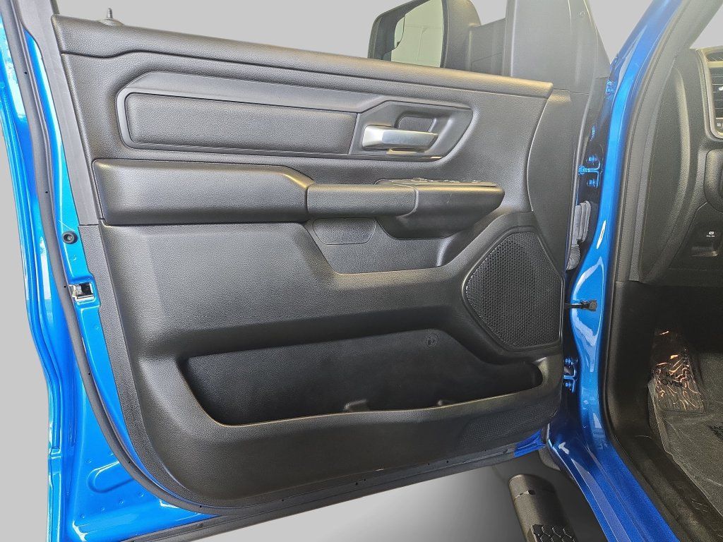 Used 2025 RAM 1500 Warlock AWD/4WD image 30