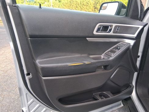 Used 2013 Ford Explorer XLT FWD image 22
