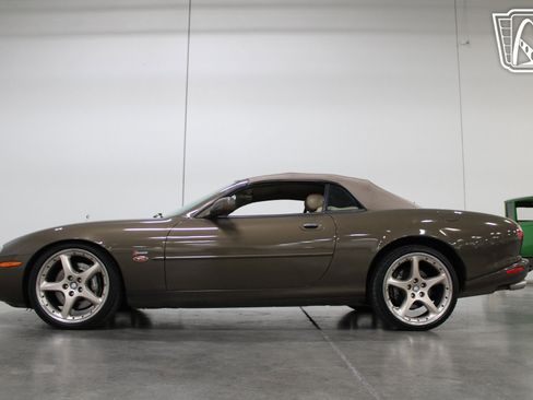Used 2001 Jaguar XK8 Convertible image 24